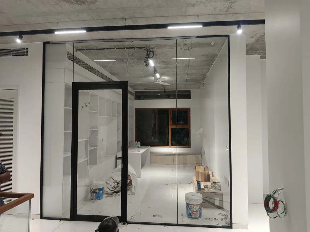 STILE DOORS- Glass Partition