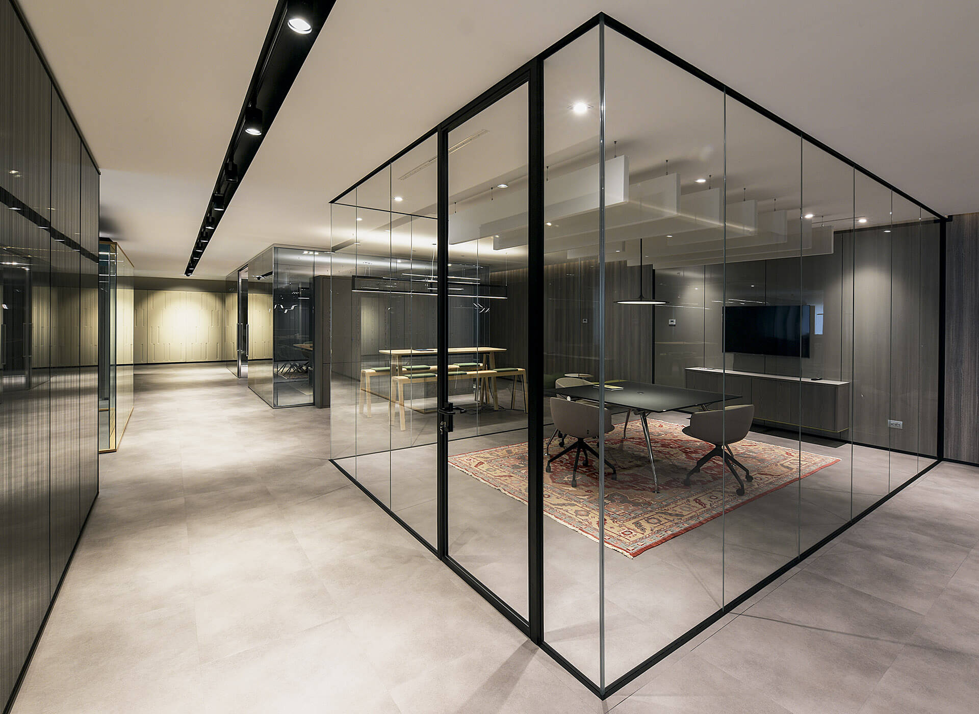 ULTRA- Glass Partition