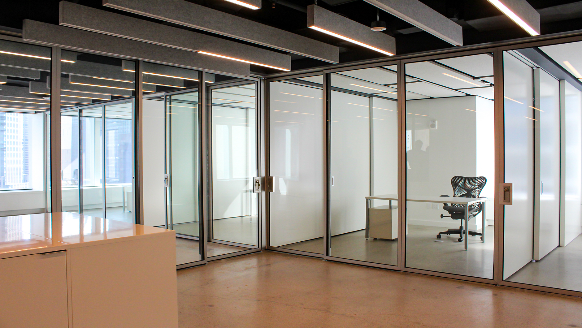 ULTRA MAX- Glass Partition